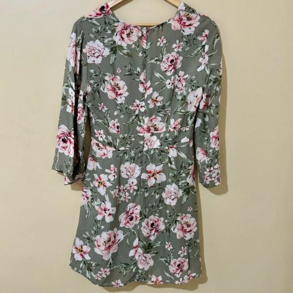 Dynamite Floral V Neck Sage Green  Dress with Mini Skirt Size M - Picture 5 of 7